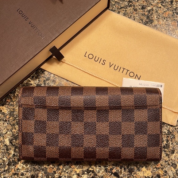 Louis Vuitton Sarah Wallet - Picture 2 of 13